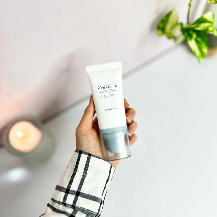 ضد افتاب سبک و زود جذب اسکین ۱۰۰۴ سنتلا